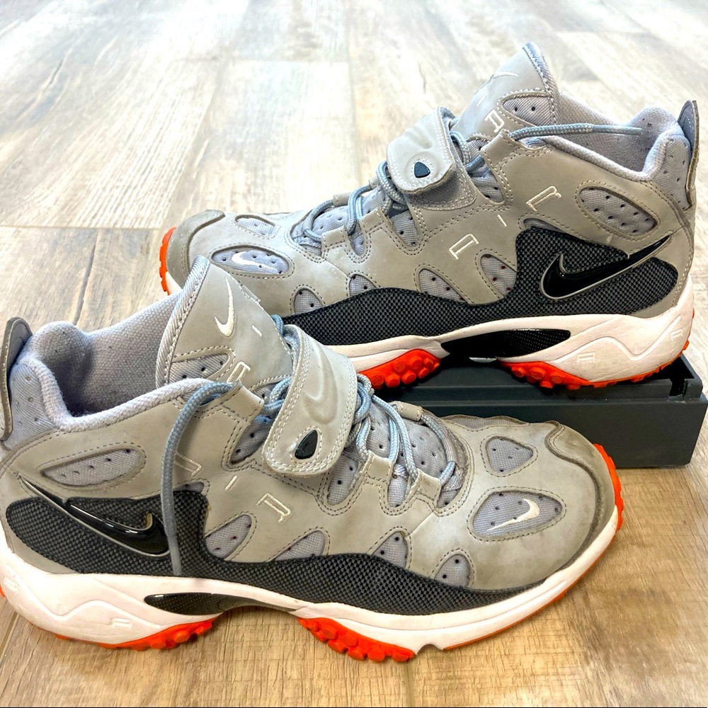 Men's Nike Air Turf Raider Size 10.5 Gray Black
Orange Zoom Trainer Sneaker Shoe